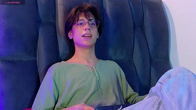 lui x dust online show from April 12, 7:54 am