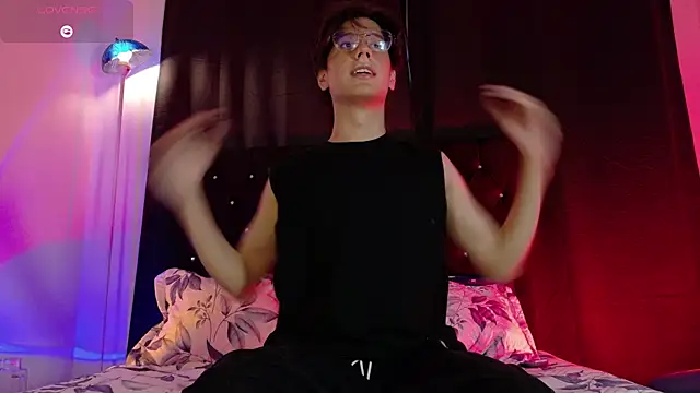 lui x dust online show from June 18, 8:14 pm