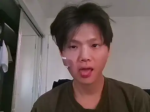 sweetiepuppy421 online show from April 7, 1:16 am