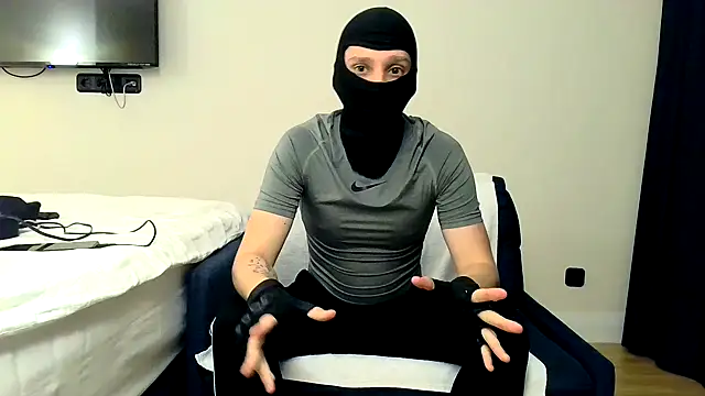 RyanRubber online show from April 11, 8:01 pm