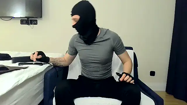 RyanRubber online show from April 12, 8:10 pm