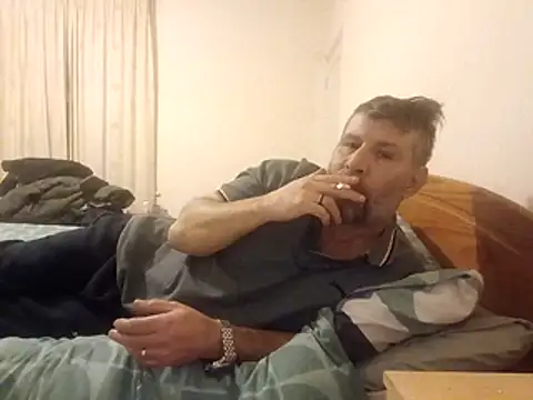 stud2512 online show from March 13, 11:33 pm