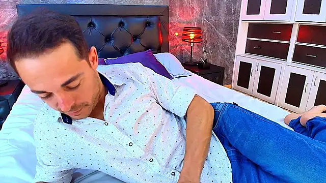 Adams Sanz online show from March 28, 7:36 pm