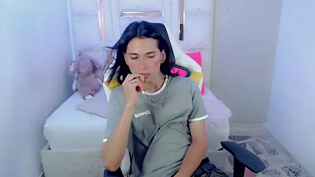 Larry craft online show from April 6, 8:42 pm