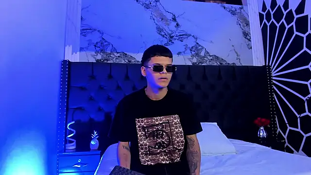 DylanRoyce  online show from March 12, 12:46 pm