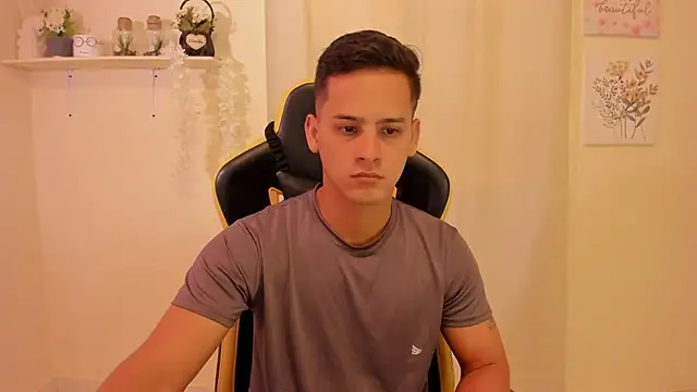 sexy andres01 online show from March 12, 1:30 pm