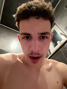 KillianLau26510 online show from March 26, 1:43 am