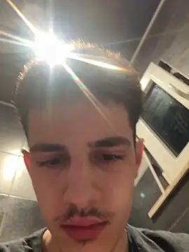 KillianLau26510 online show from April 9, 12:30 am