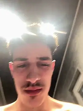 KillianLau26510 online show from April 9, 10:05 pm