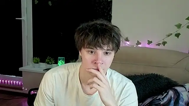 AnthonyCuutie online show from April 22, 7:24 am