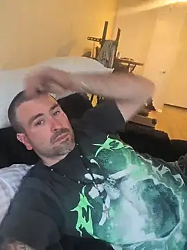 Biggbaddwulf7 online show from April 8, 1:28 am