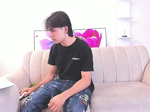 monky 0002 online show from April 4, 3:31 pm