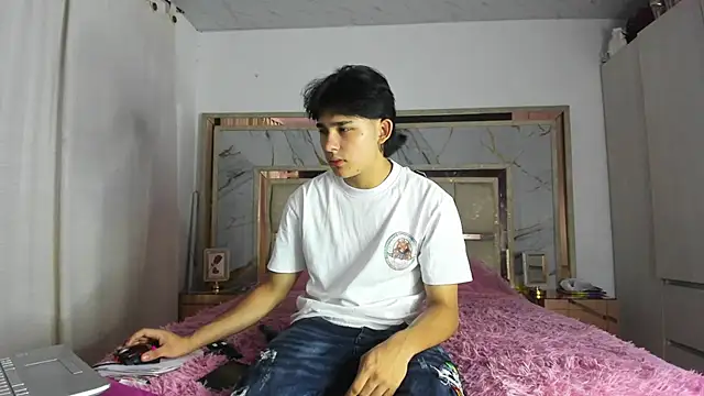 monky 0002 online show from March 18, 12:13 am