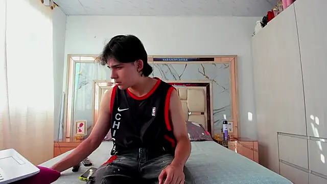 monky 0002 online show from March 22, 9:53 pm