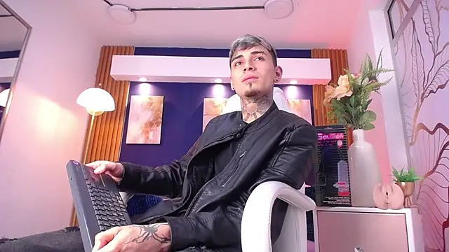 Max Hader  online show from March 31, 11:39 pm