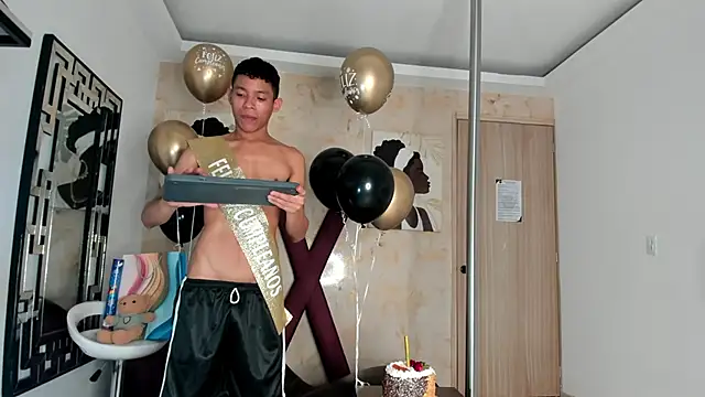 SKINNY BOYXXX online show from April 15, 9:20 am