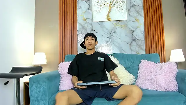 SKINNY BOYXXX online show from March 10, 7:25 am