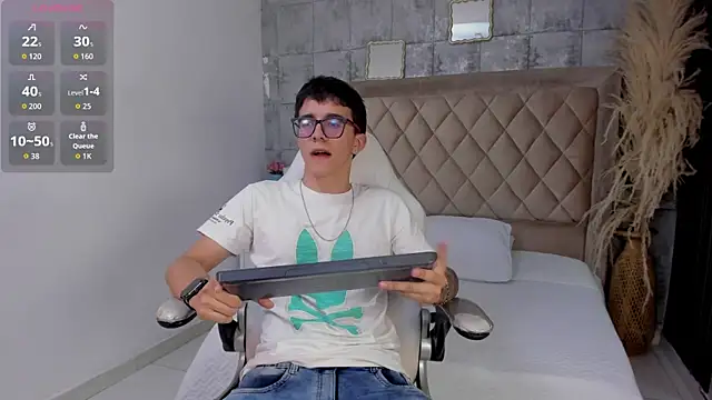 TylerCross  online show from April 2, 8:38 pm