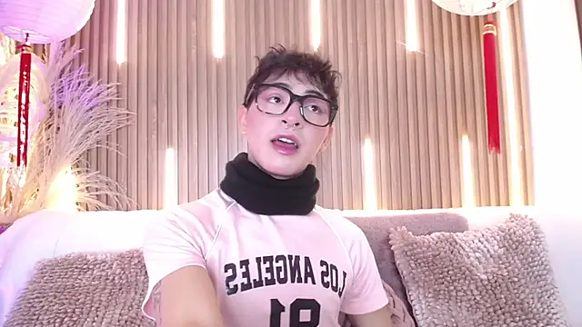 Cristopher Wild online show from April 3, 8:38 pm