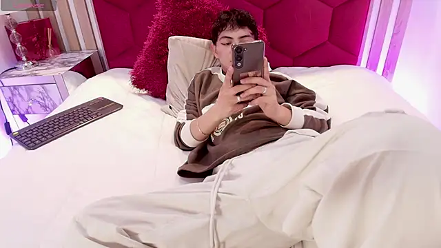 Cristopher Wild online show from March 25, 8:35 pm