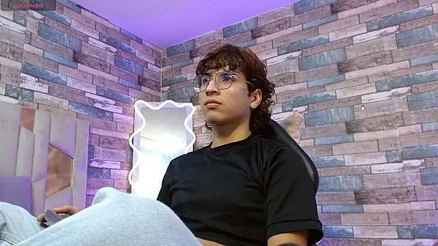 JUSTIN TAY1 online show from March 21, 11:58 am