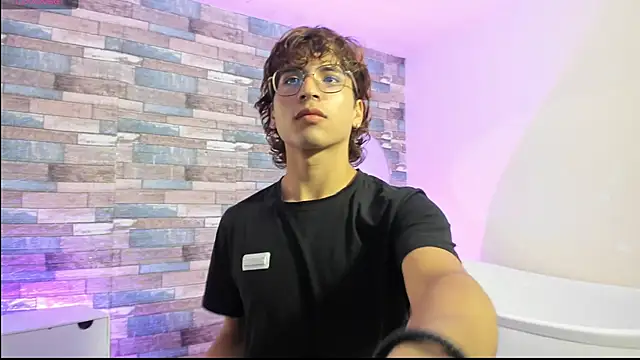 JUSTIN TAY1 online show from March 30, 11:33 am