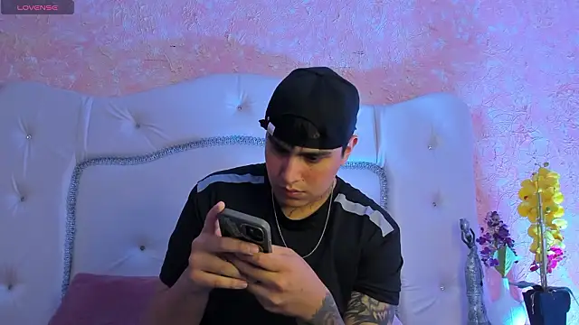 ThomasThundr online show from March 25, 3:54 am