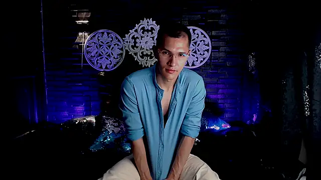 MilanDavid1 online show from March 19, 5:49 pm