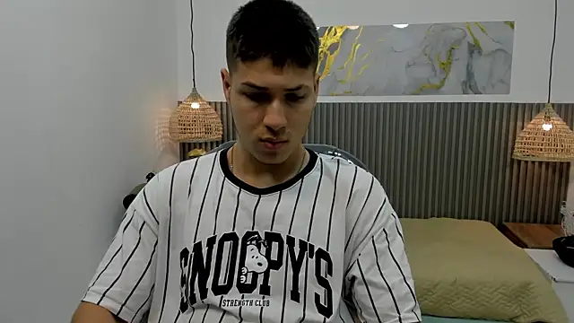 AlessandroFranco online show from April 16, 1:33 pm