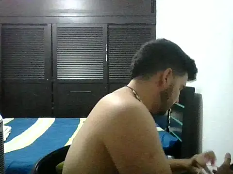 LatinBeardCali online show from March 31, 6:20 pm