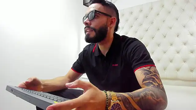 JEAN LEWIS2 online show from April 2, 8:16 pm