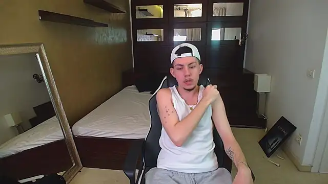 KrewVaughn online show from March 21, 8:19 am