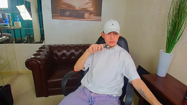 KrewVaughn online show from March 31, 9:33 am