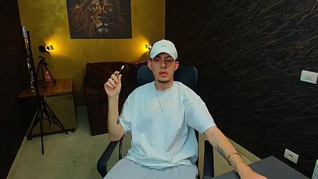 KrewVaughn online show from April 15, 8:47 am