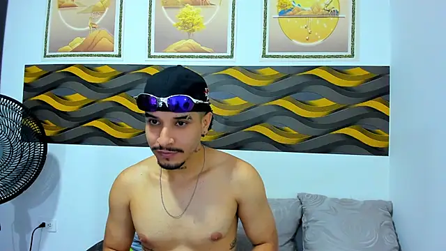 Leon Hotx online show from April 8, 8:39 pm