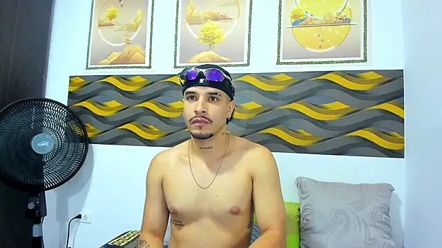 Leon Hotx online show from March 30, 7:15 pm