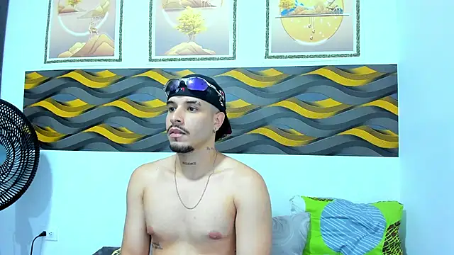 Leon Hotx online show from April 6, 8:20 pm