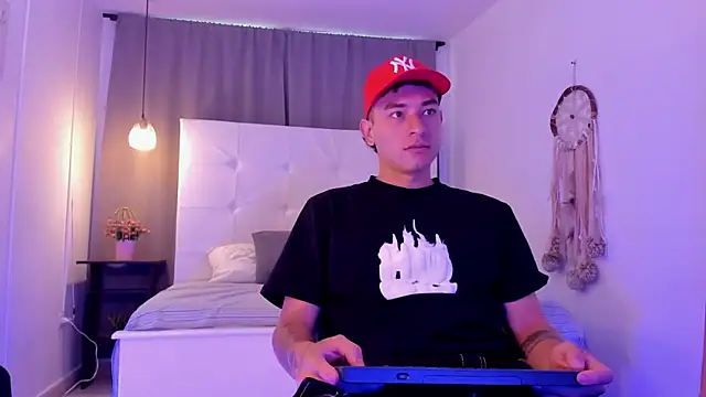 Thiago 2003  online show from April 6, 12:17 pm