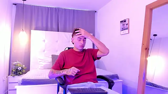 Thiago 2003  online show from April 10, 12:12 pm