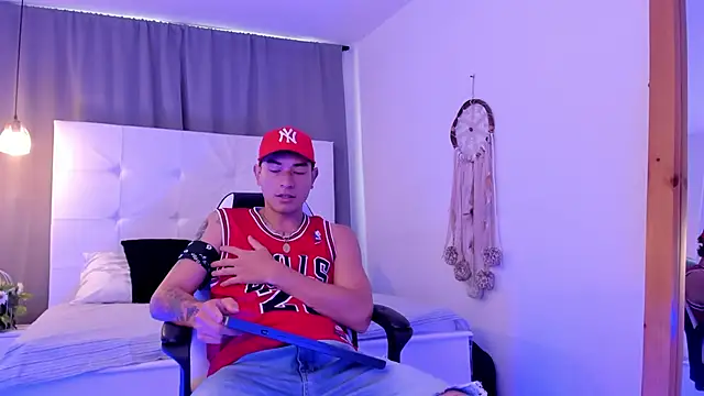 Thiago 2003  online show from April 8, 12:36 pm