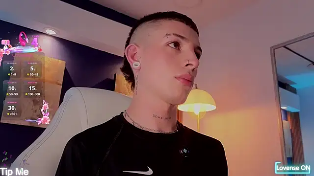 Luca Prince  online show from April 8, 3:40 am