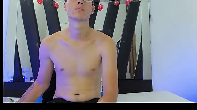 latinlove2005 online show from March 28, 8:53 pm