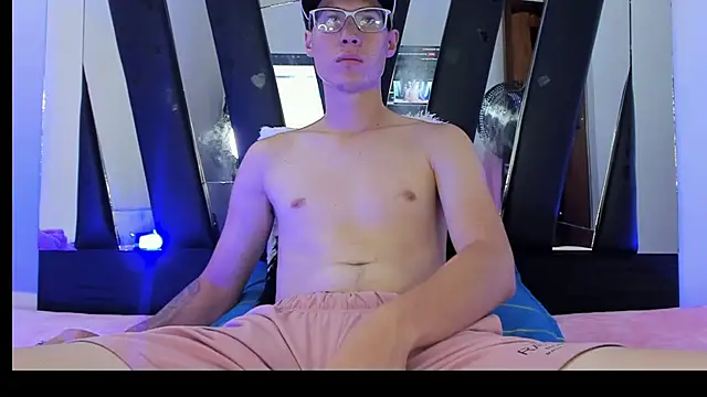 latinlove2005 online show from March 21, 11:42 pm