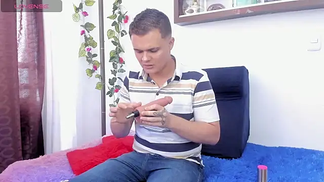 MAGUIRRE 2011 online show from April 15, 7:47 pm