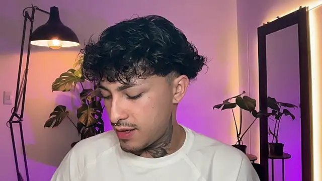 stevennavarro online show from April 15, 12:54 am