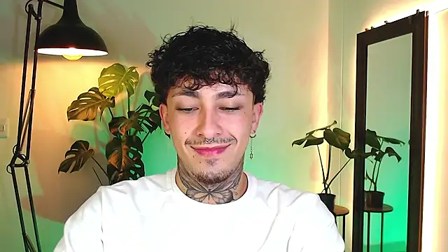 stevennavarro online show from April 15, 10:10 pm