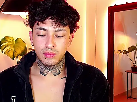 stevennavarro online show from March 27, 4:16 am