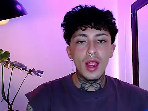 stevennavarro online show from March 31, 9:16 pm