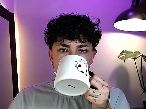 stevennavarro online show from April 10, 10:50 pm