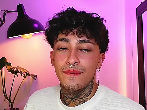 stevennavarro online show from March 28, 11:38 pm